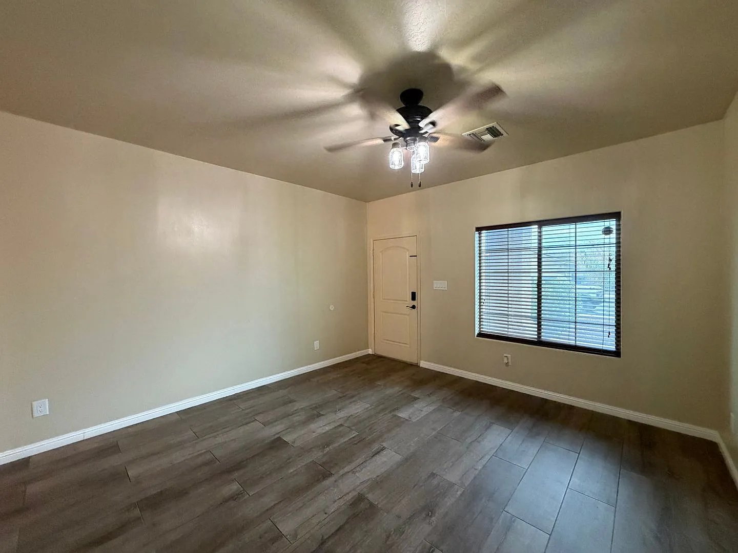 4 Bedroom Home! — Photo 4