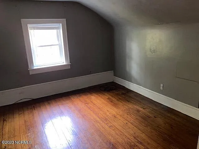 1904 E 6th St — Photo 9