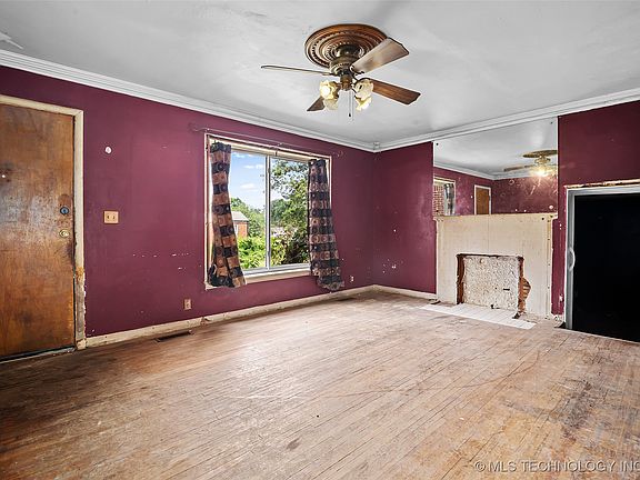 5th image of 917 N Knoxville Ave