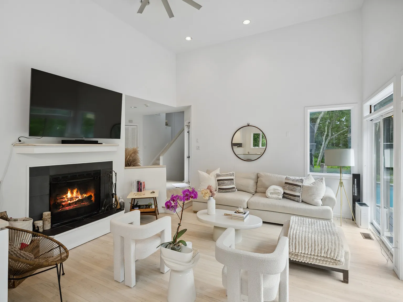Refreshed Hamptons Escape with Pool, Privacy & Harbor Access — Photo 4