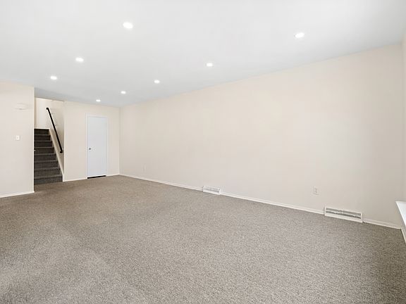 4th image of 15-72 216th St #2