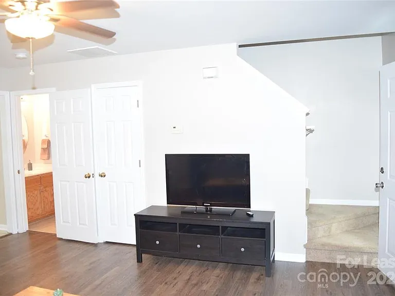 2240 15th Ave NE #102 — Photo 9
