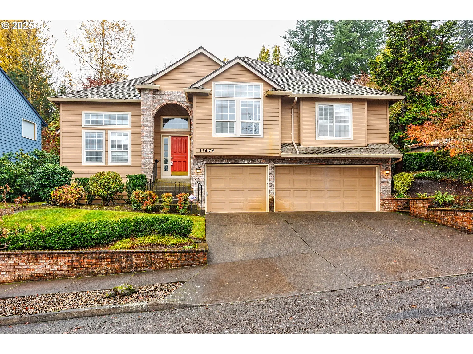 11544 SE Highland Loop photo 1