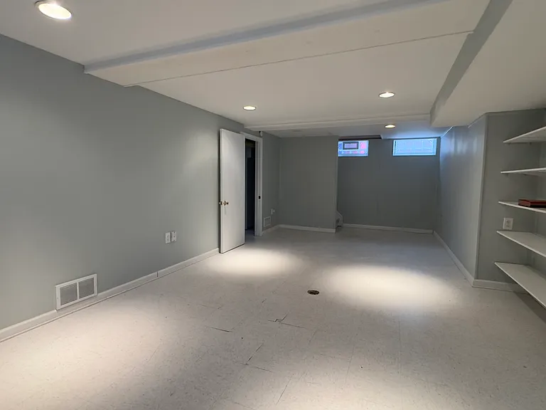 18270 Spring Ct S — Photo 23