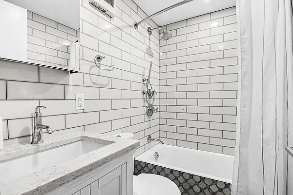 Sold by Christie's International Real Estate Group, LLC | media 22