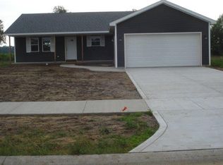 504 Juniper St NW, Demotte, IN 46310