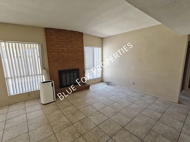 2618 S Camino Seco — Photo 7