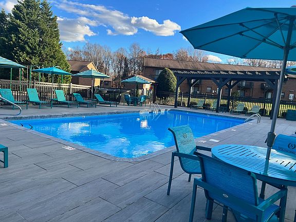 2nd image of 515 Springbrook Dr #424-B