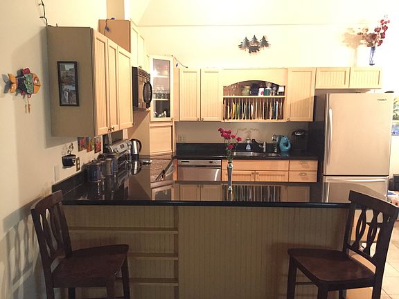 Plenty of kitchen cabinets 