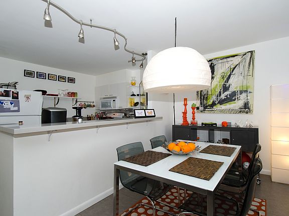 3rd image of 340 Sunset Dr APT 604