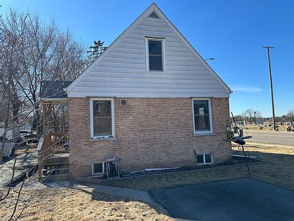 3rd image of 542 Sycamore Rd