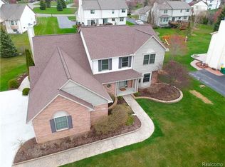 2217 Chestnut Cir, Lake Orion, MI 48360