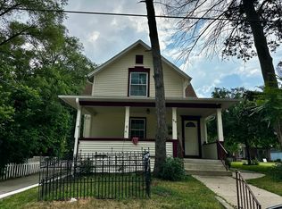 39 Leonard St, Elgin, IL 60123