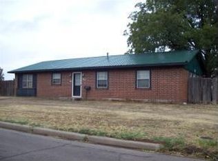 511 N Maryland Ave, Mangum, OK 73554