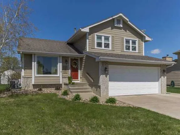 209 NE 11th St, Grimes, IA 50111