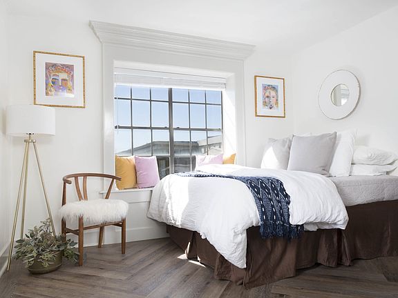4th image of 1605 W 39th 1/2 St APT 203