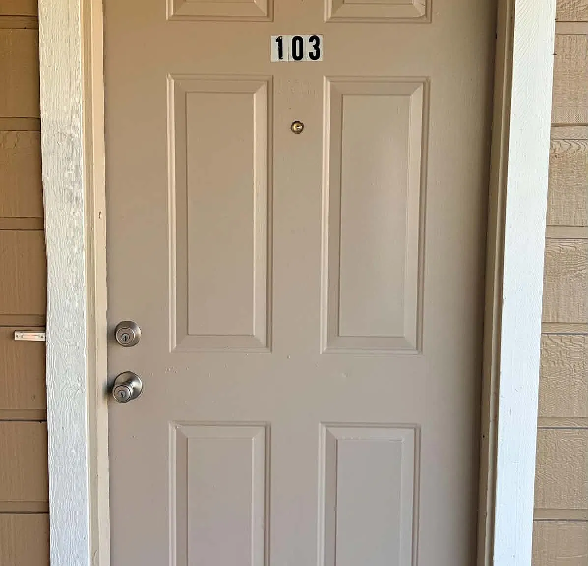 2 bed, 900 sqft, $1,050 — Photo 1