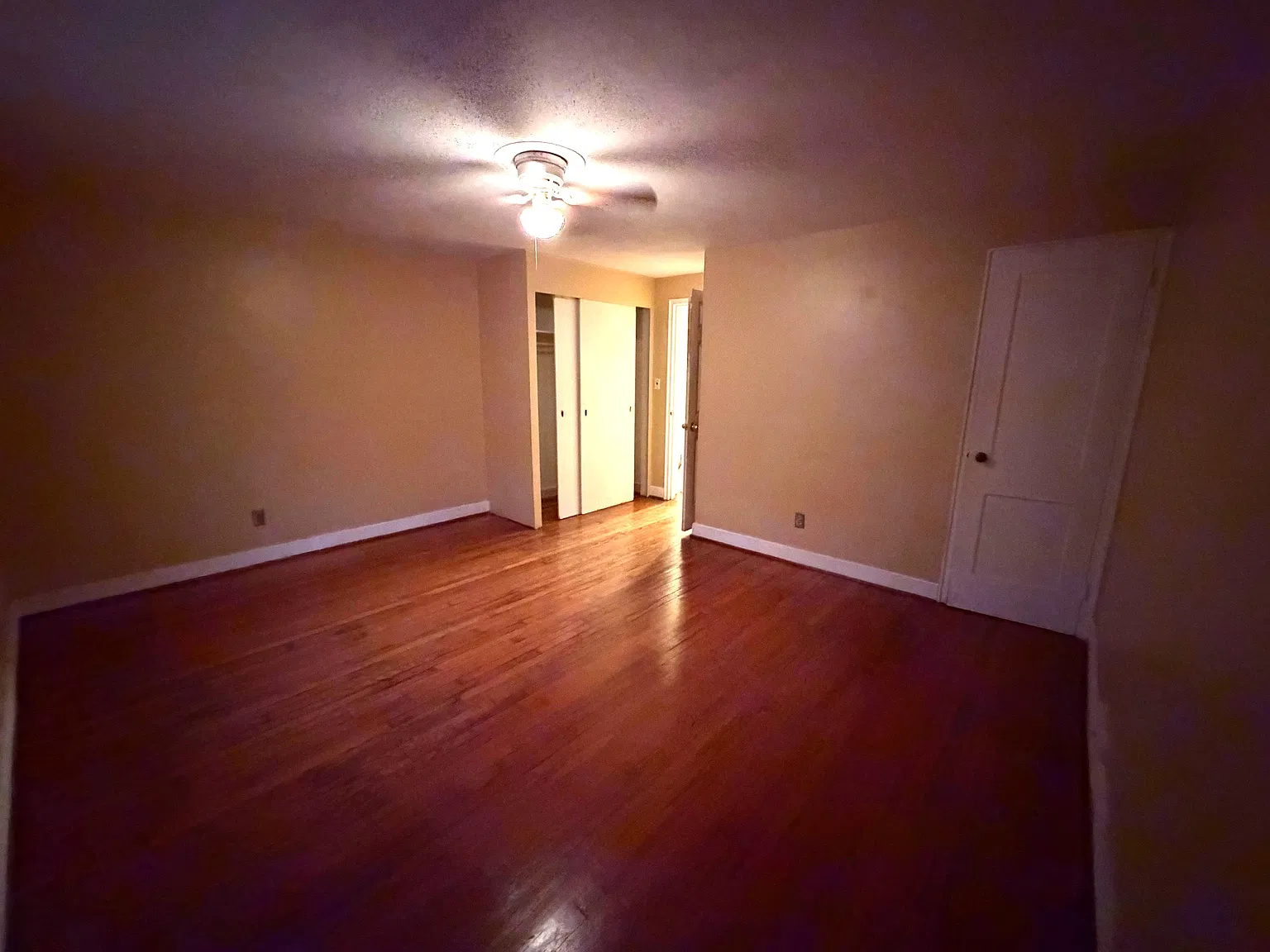 2 bed, 900 sqft, $925 — Photo 2