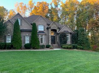 8410 Linville Oaks Dr, Oak Ridge, NC 27310