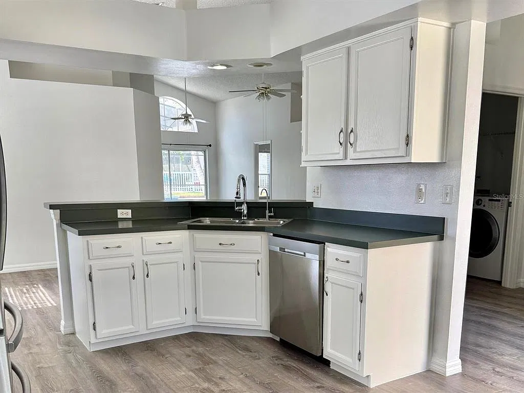 4 bed, 2.0 bath, 1767 sqft, $3,300 — Photo 4