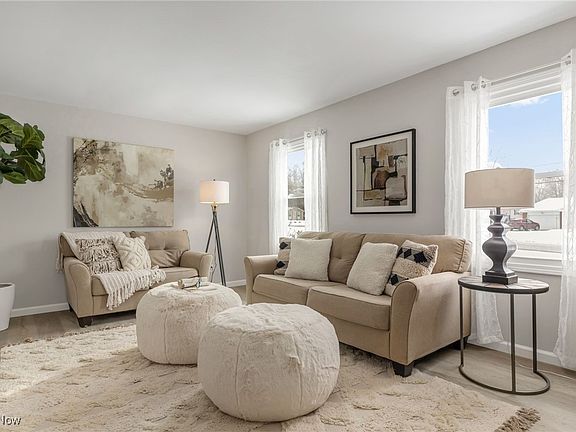 3rd image of 8093 Glen Oaks Dr NE