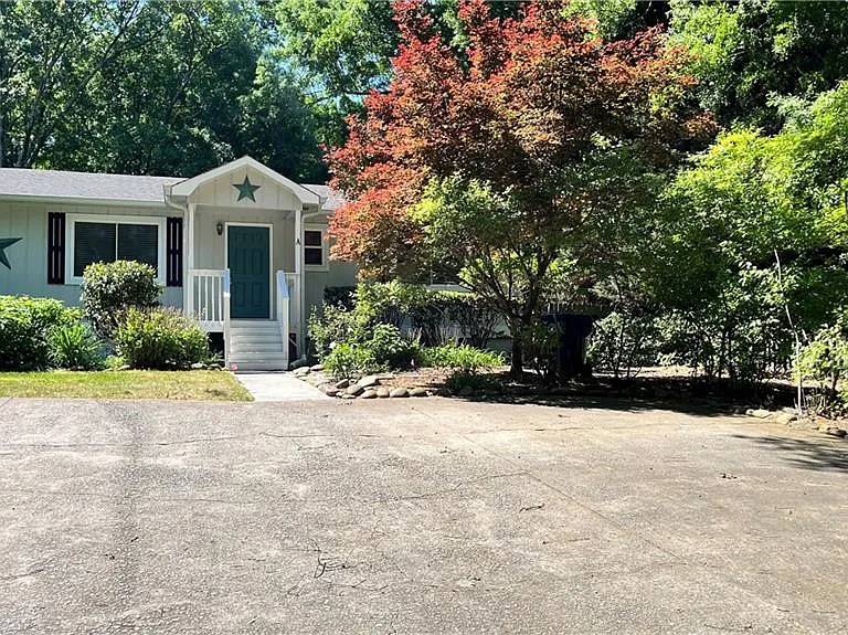 322 Powder Springs St — Photo 2