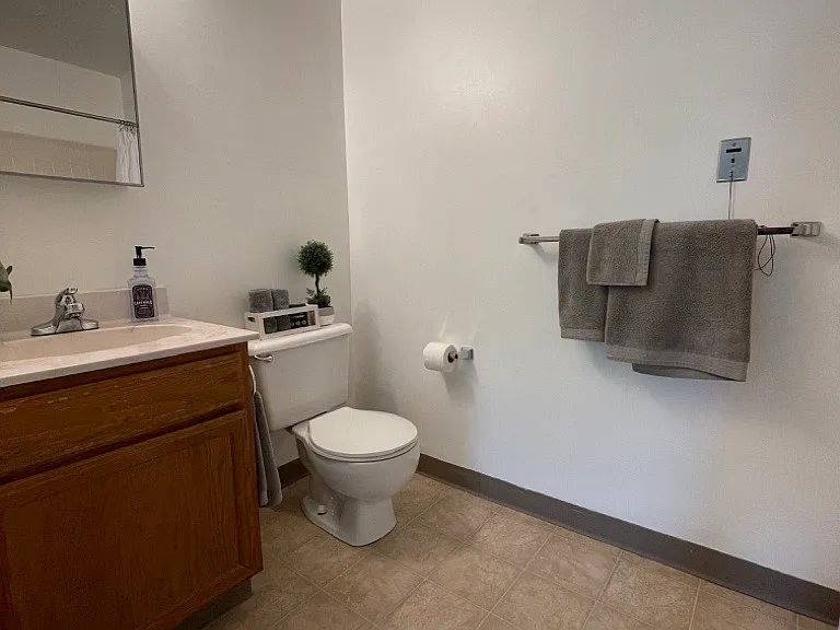 Somerset Manor Apartments — Photo 9