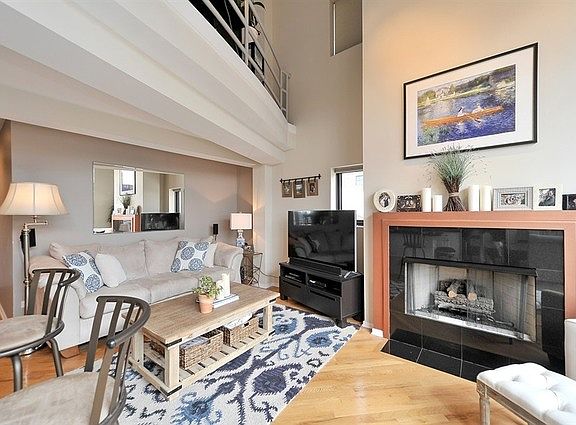 2nd image of 616 W Fulton St APT 717
