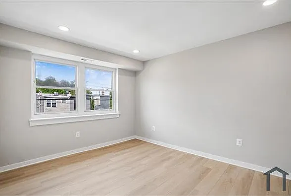 1410 Young St SE #6 — Photo 8