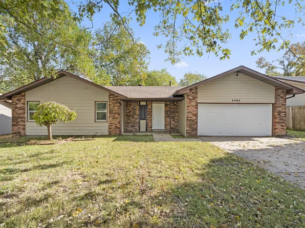 3702 S Walnut Hill Drive, Springfield, MO 65807