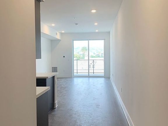 2nd image of 4055 Oakwood Ave #406