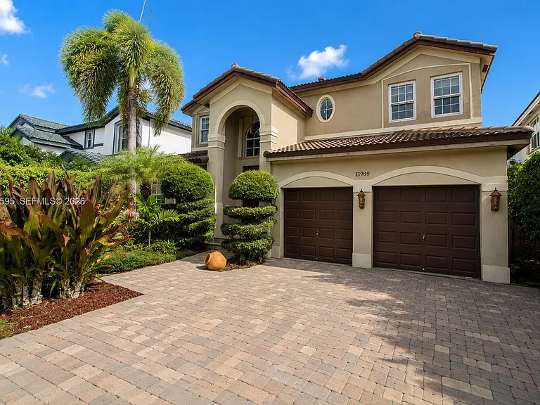 13989 SW 155th Ter — Photo 3