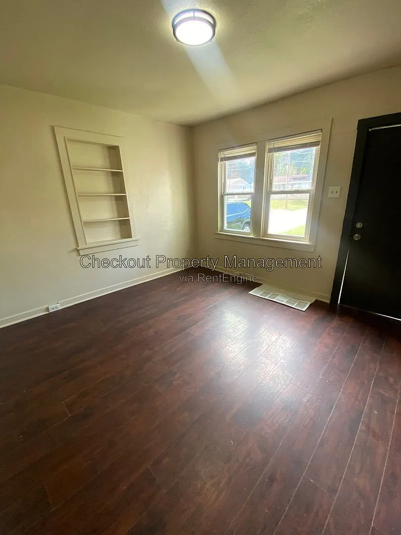 3 bed, 2.0 bath, 850 sqft, $1,295 — Photo 2