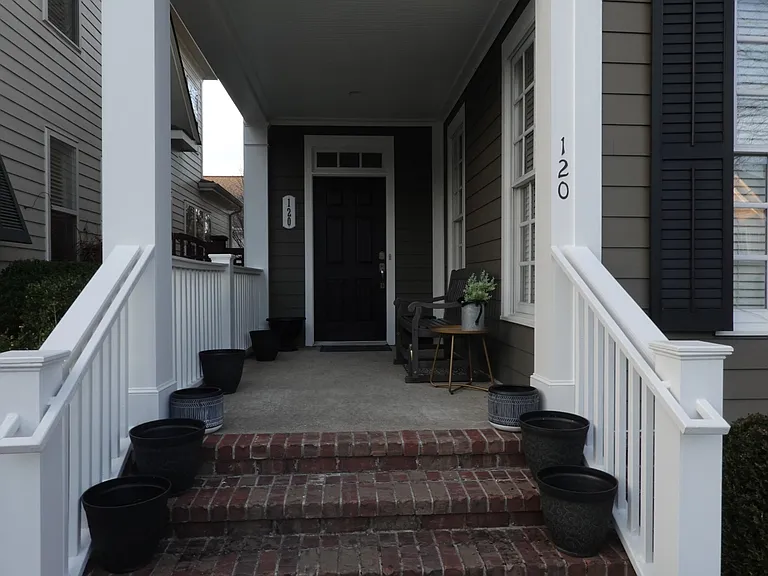 120 Jasper Ave — Photo 2