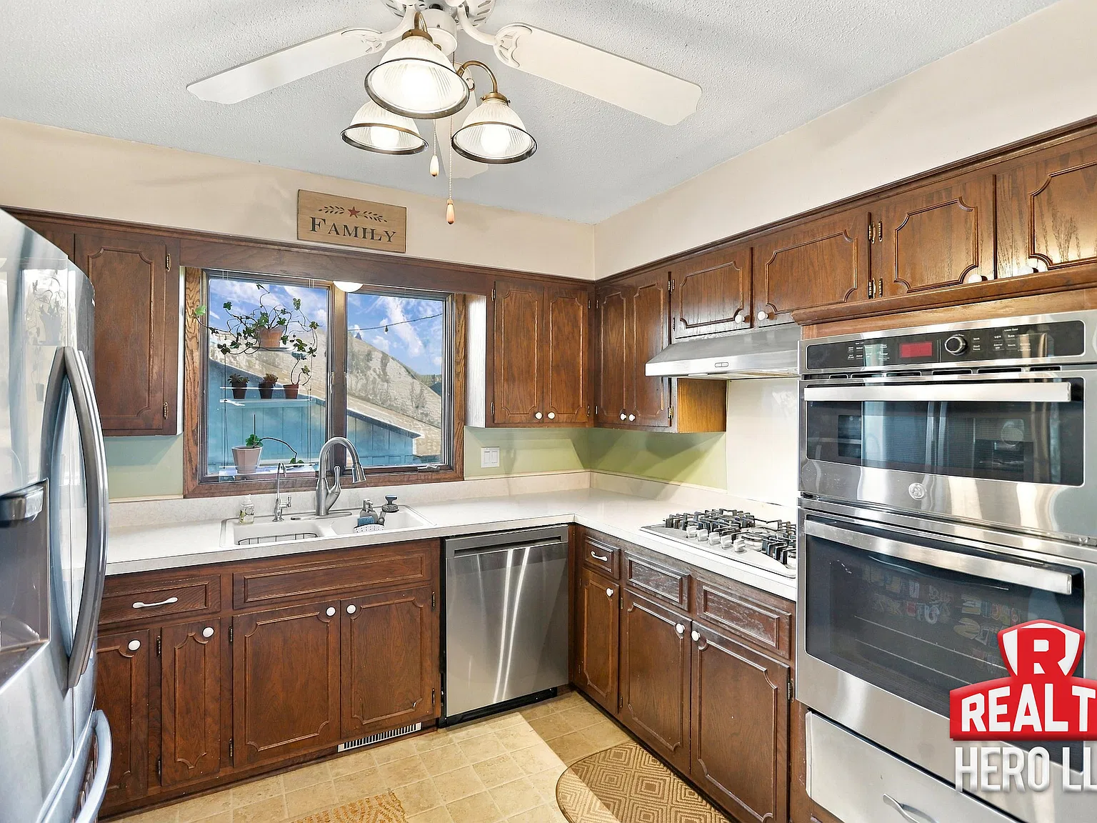 3 bed, 2200 sqft, $2,699 — Photo 3