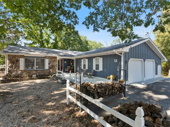 13 Country Club Dr, Holiday Island, AR 72631