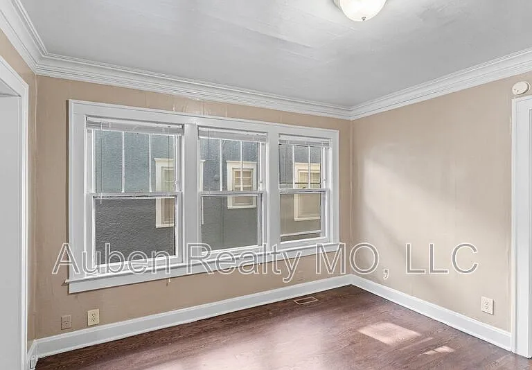 5303 Charlotte St #1 — Photo 8