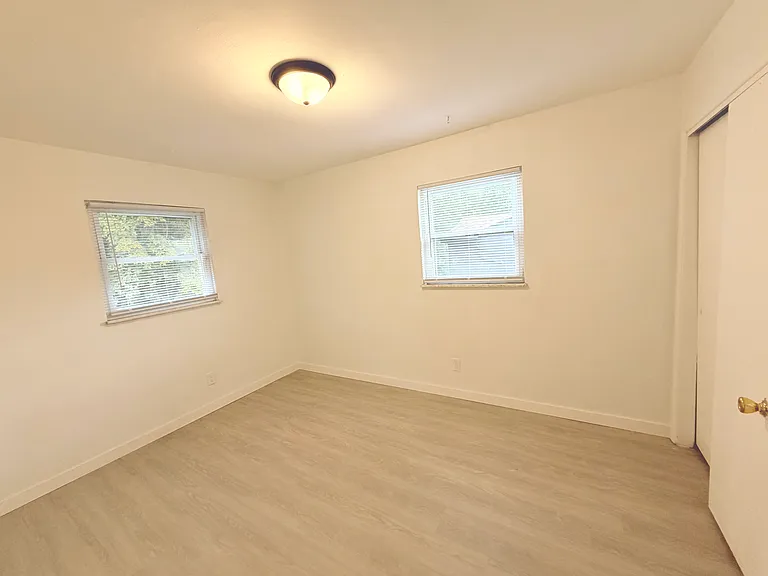 1747 Grand Ave — Photo 12
