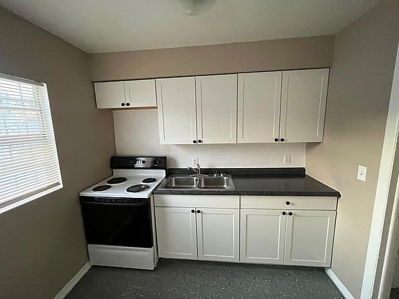 3rd image of 101 E Clinton St APT 104