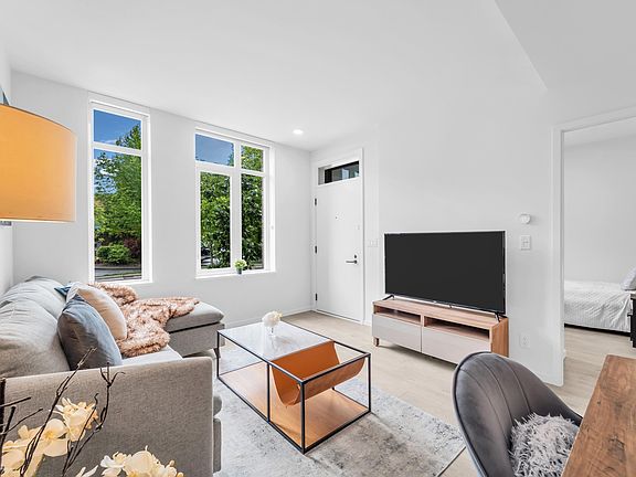 3rd image of 6788 Minoru Blvd #Townhouse 2