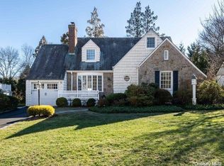 86 Bourndale Rd N, Manhasset, NY 11030