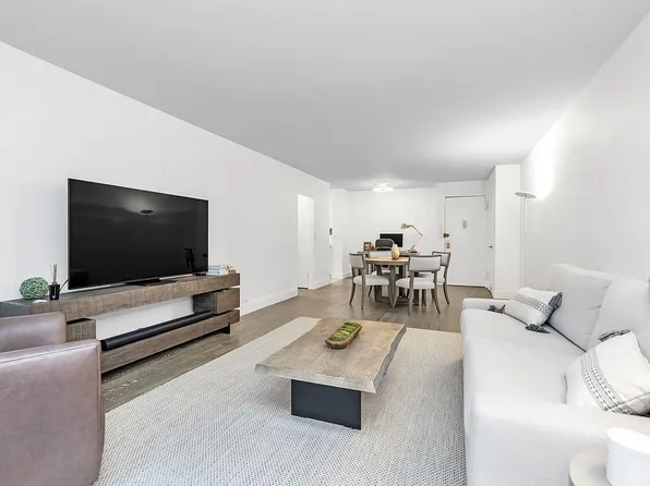 77 W 55th St #2HH, New York, NY 10019