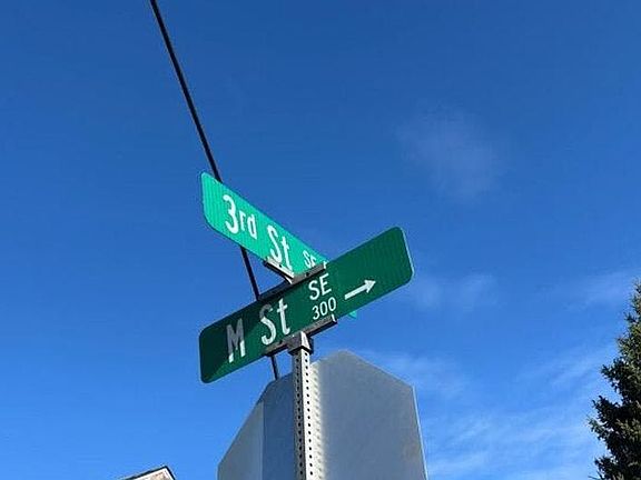 4th image of 208 M St SE