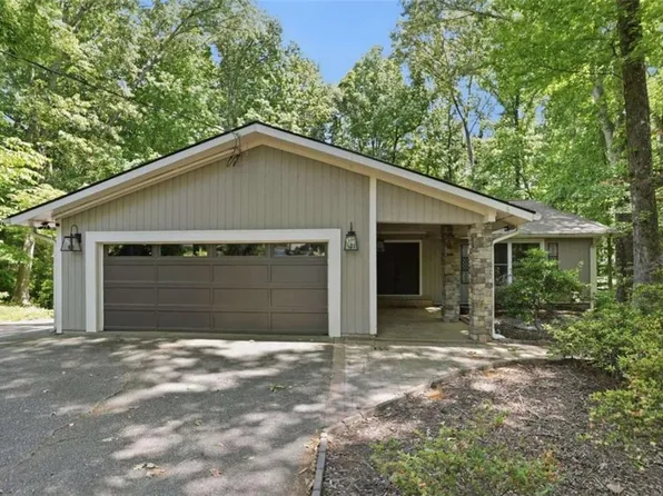 3662 Stonelake Ct, Lilburn, GA 30047