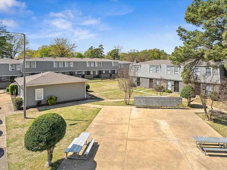 TOWNHOMES w/ W/D INCLUDED! Gated 2 Bed / 1.5 Bath Townhomes near Shelby Dr! — Photo 24