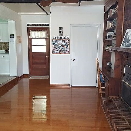 Gorgeous hardwood floors !
