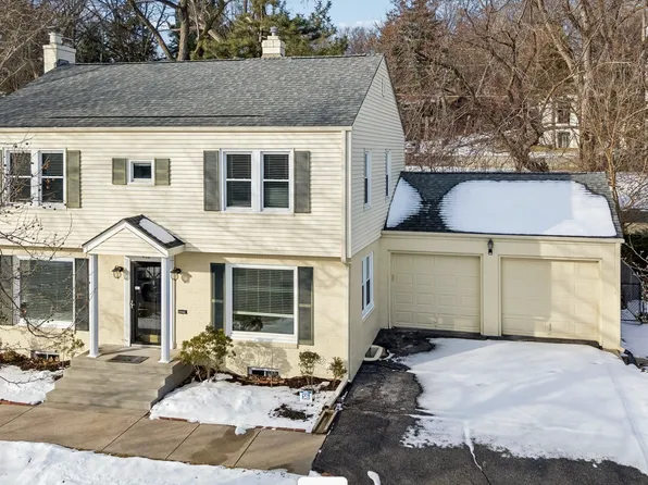 428 N 61st St, Omaha, NE 68132