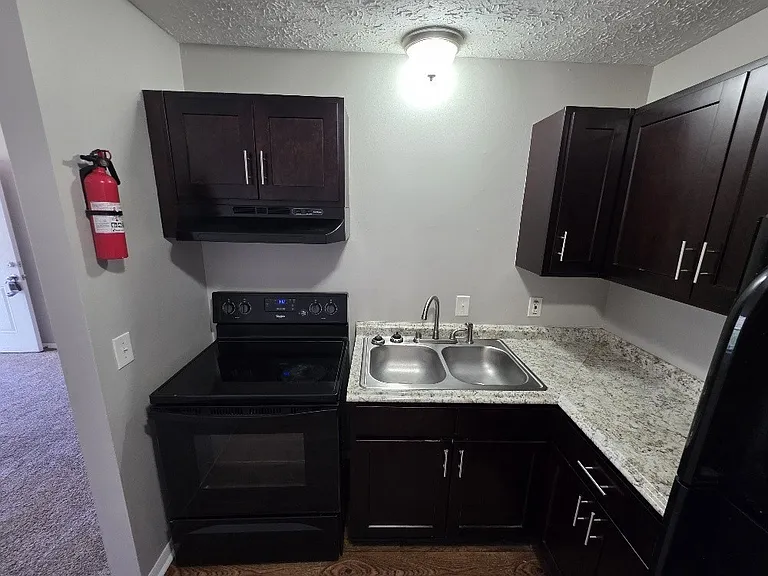 346 E Webster St — Photo 6