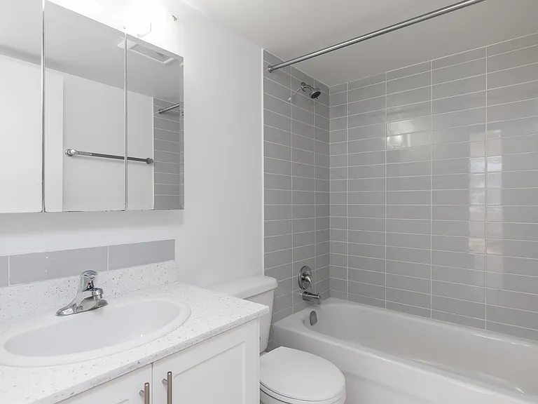 2040 Nelson St #402 — Photo 6