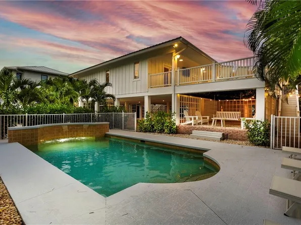 370 6th Ave S, Naples, FL 34102